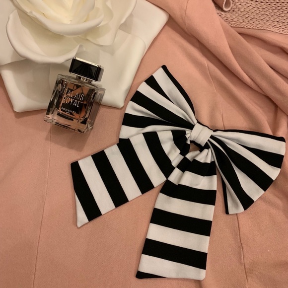 Jade Mackenzie Accessories - HP🎉 Black & White Striped Bow - Jade Mackenzie